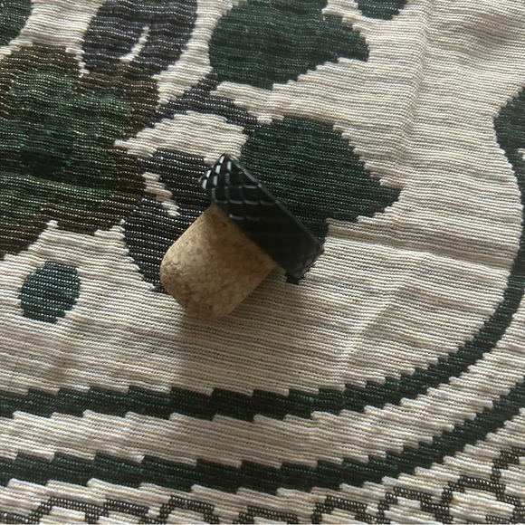 Hennessy Very Special Cognac Empty Bottle - Picture 9 of 9